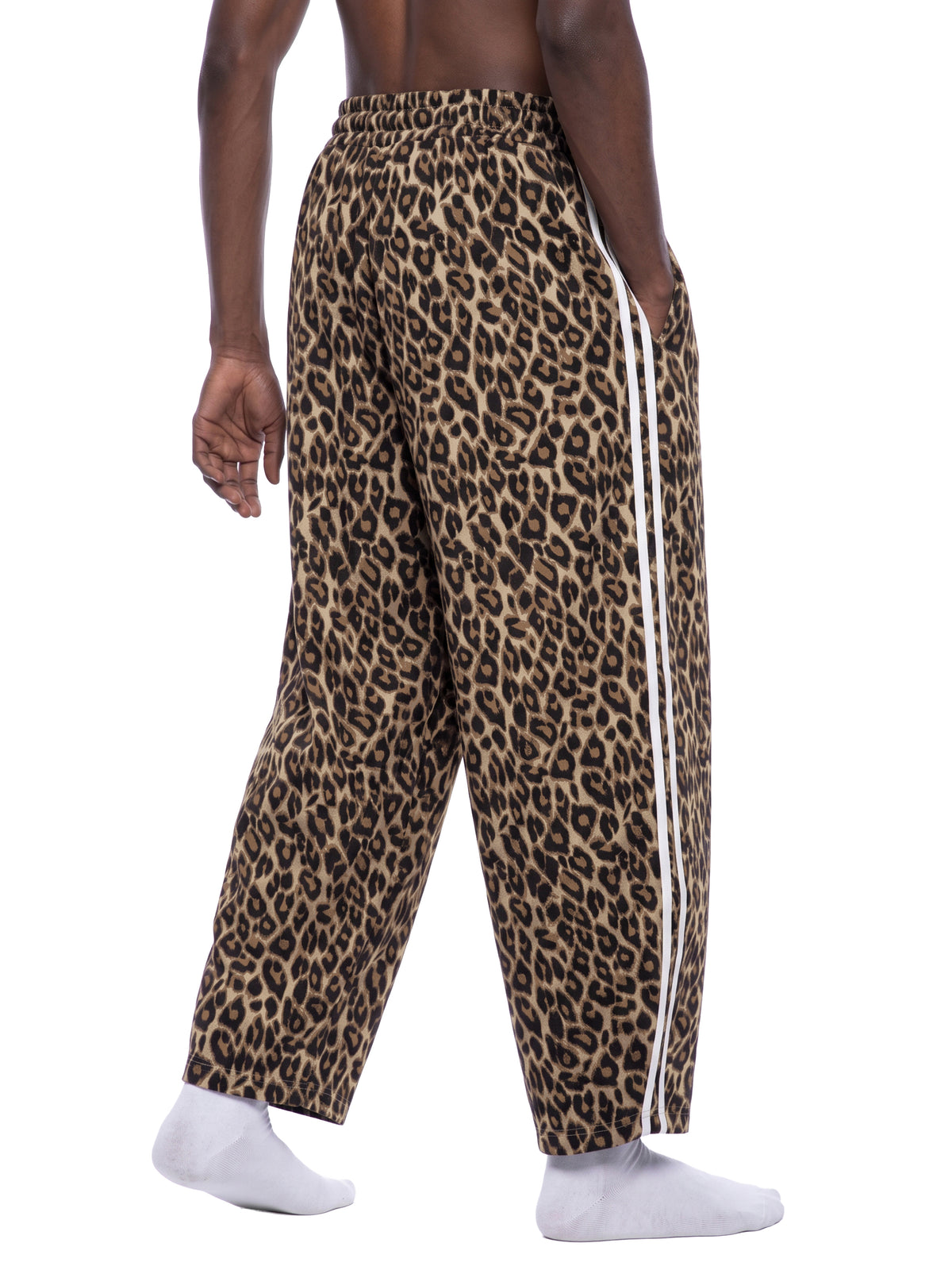 Spodnie Dresowe Leopard Barrel Leg – Nowrocky™ — proporcje kroju barrel leg na sylwetce