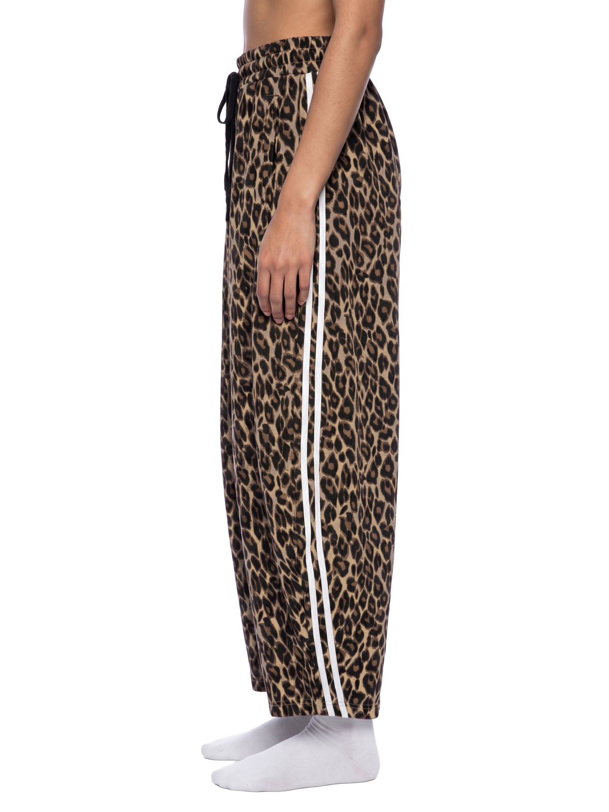 Spodnie Dresowe Leopard Barrel Leg – Nowrocky™ — kadr studyjny na jednolitym tle