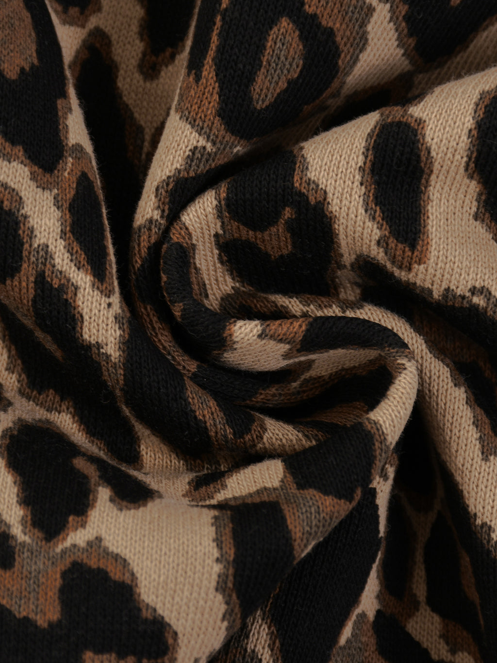 Spodnie Dresowe Leopard Barrel Leg – Nowrocky™ — ujęcie trzy czwarte na modelu