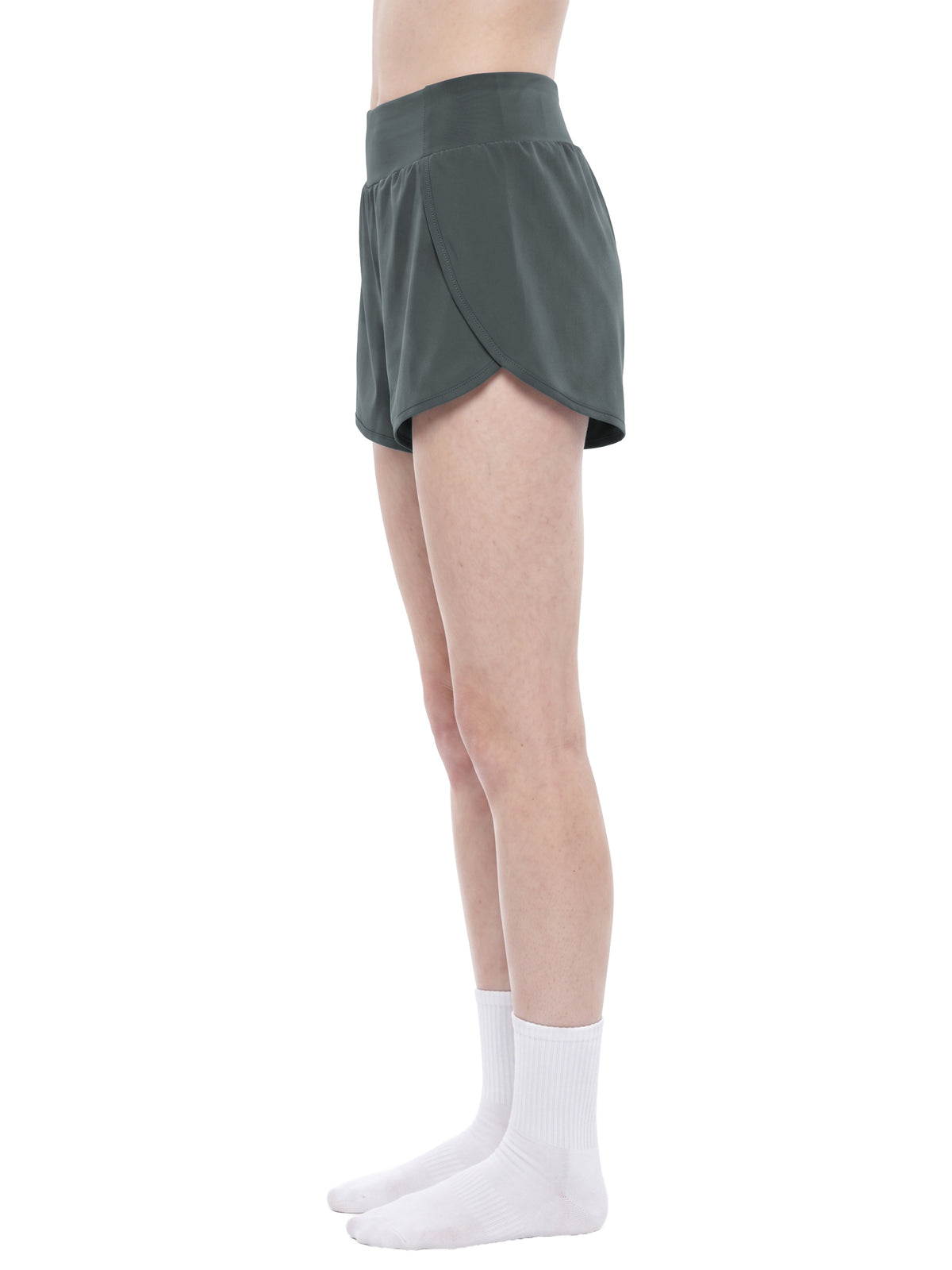 Szorty High Rise 2-in-1 – Nowrocky™ — ujęcie 3/4 sylwetki w ruchu