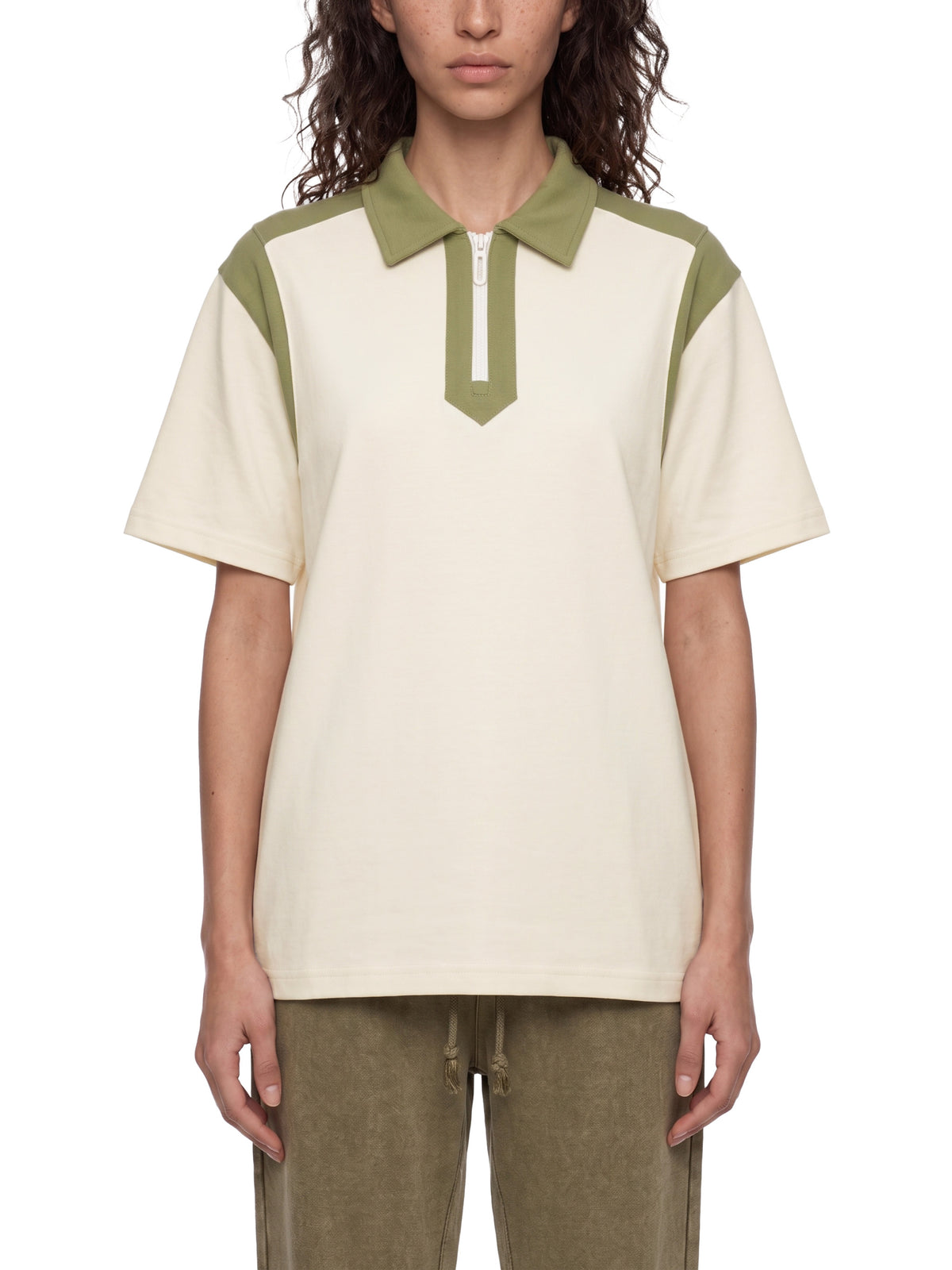 Polo Color Block Quarter Zip – Nowrocky™ — plecy modela i układ materiału