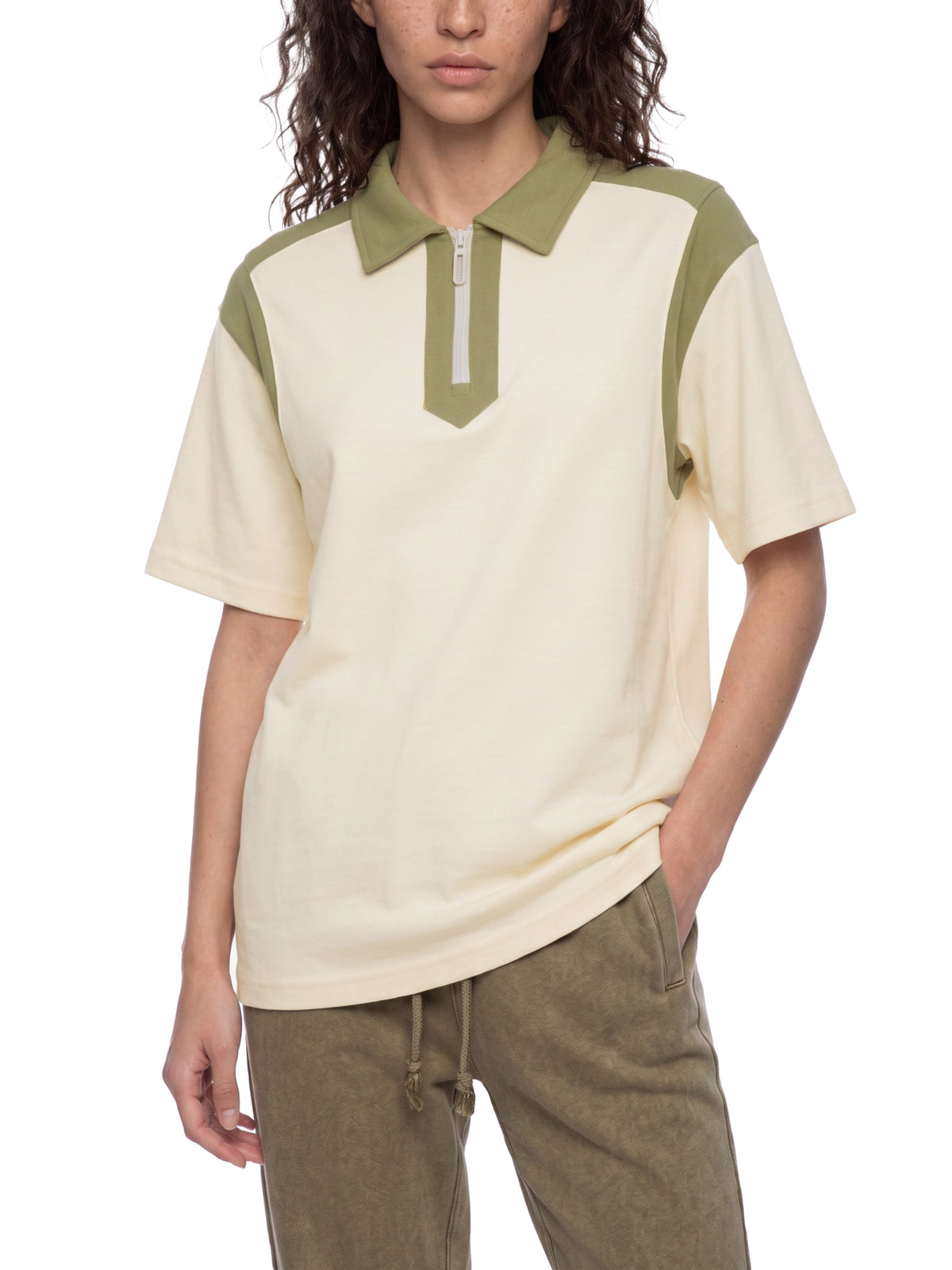 Polo Color Block Quarter Zip – Nowrocky™ — logo marki na piersi, zbliżenie