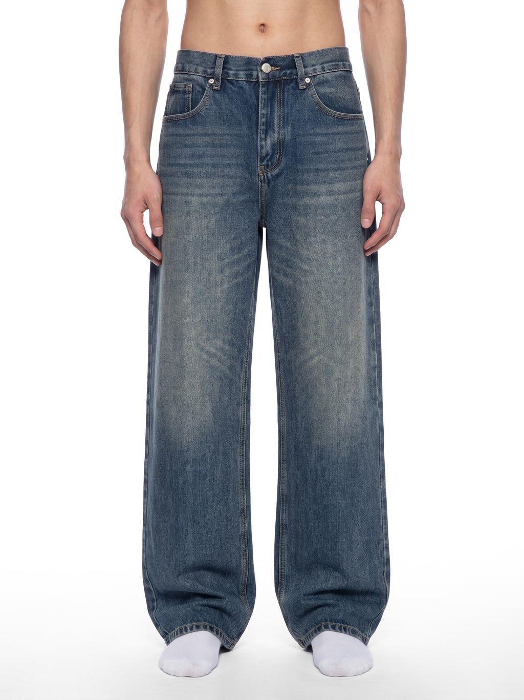 Jeansy Straight Leg Vintage Wash – Nowrocky™ — zbliżenie na przetarcia vintage wash