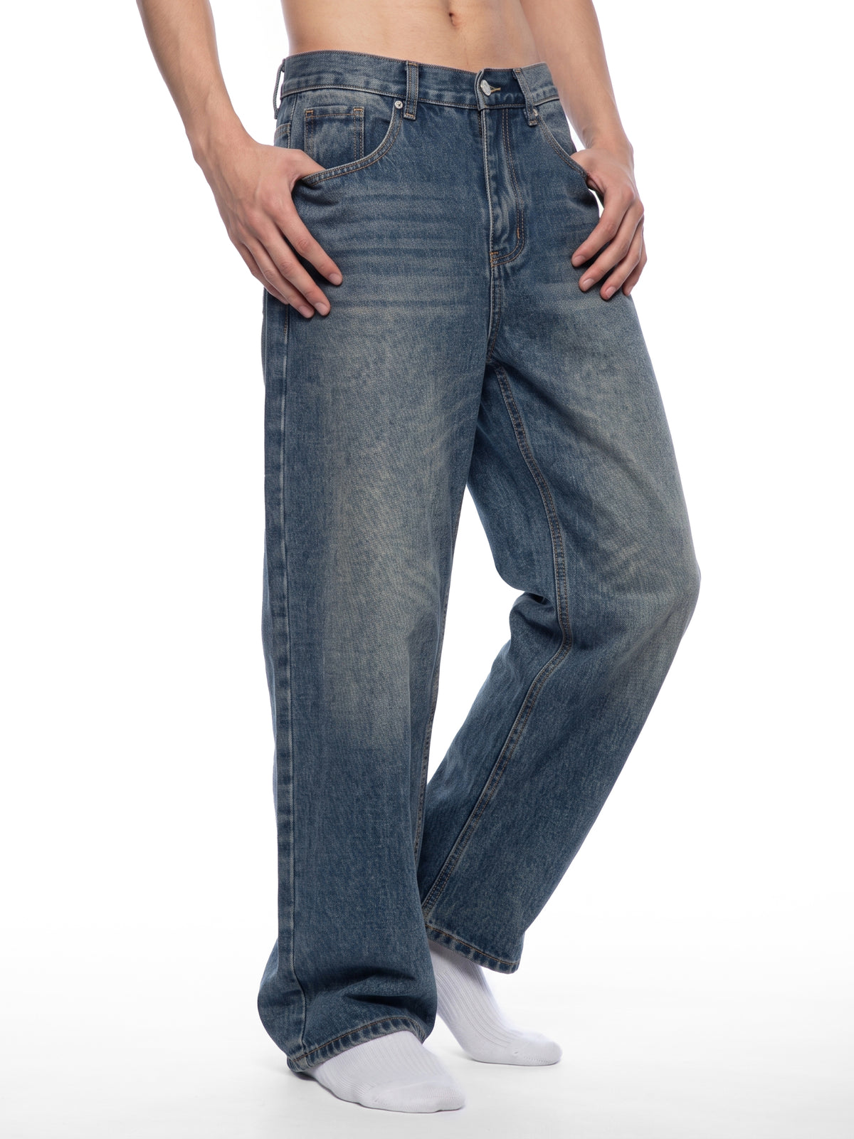 Jeansy Straight Leg Vintage Wash – Nowrocky™ — tylna kieszeń i przeszycia