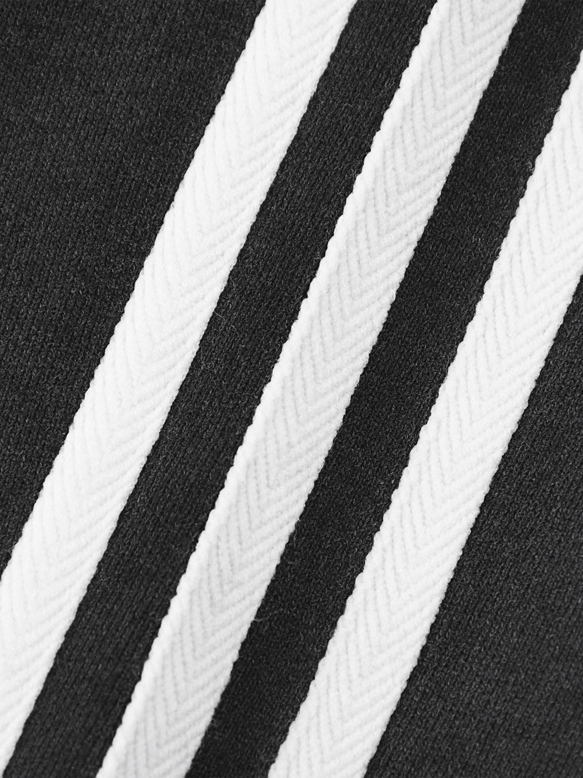 Spodnie Dresowe Snow Wash Contrast Tape – Nowrocky™ — układ na płasko w kadrze studyjnym